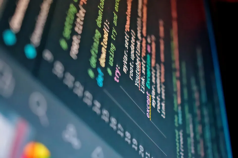Nahaufnahme von Quellcode auf einem Monitor