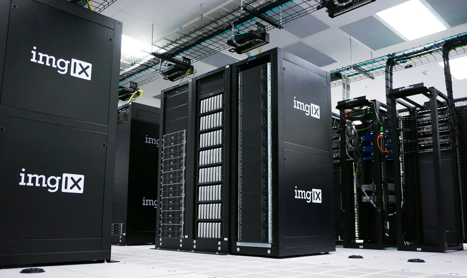 Serverracks als Symbol für die PHP-Infrastruktur hinter Ihrer Website